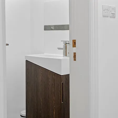 12 Fountain House Pass The Keys * Ulverston